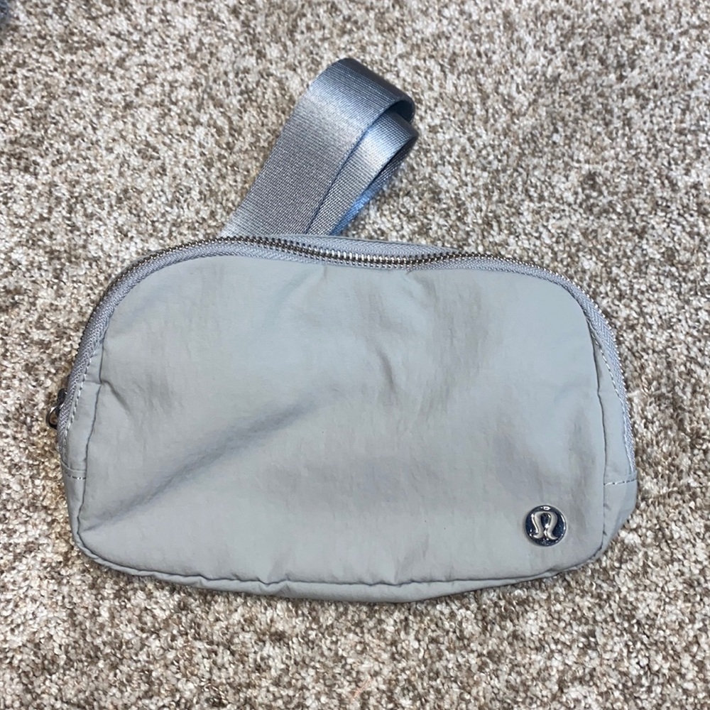 Lulu lemon- Everywhere belt bag- NWT